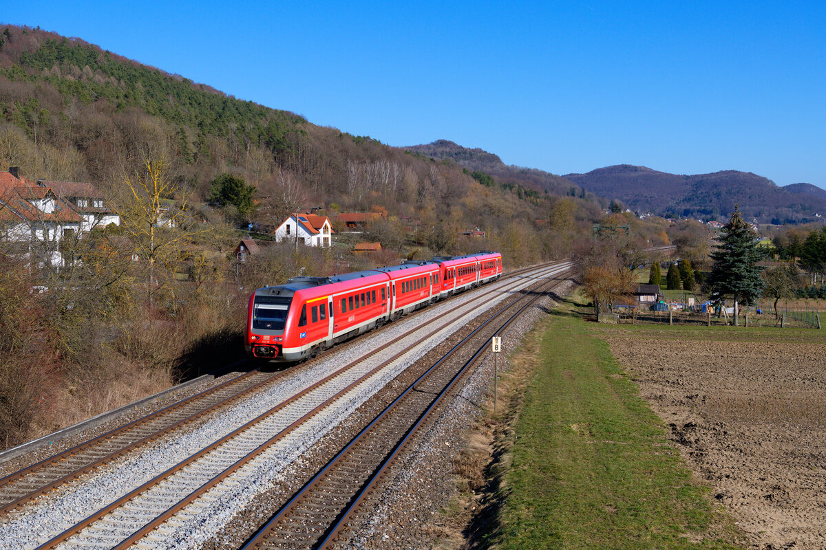 612 115 DB Regio als RE 3472 (Bamberg - Nürnberg Hbf) bei Hersbruck rechts der Pegnitz, 01.03.2021