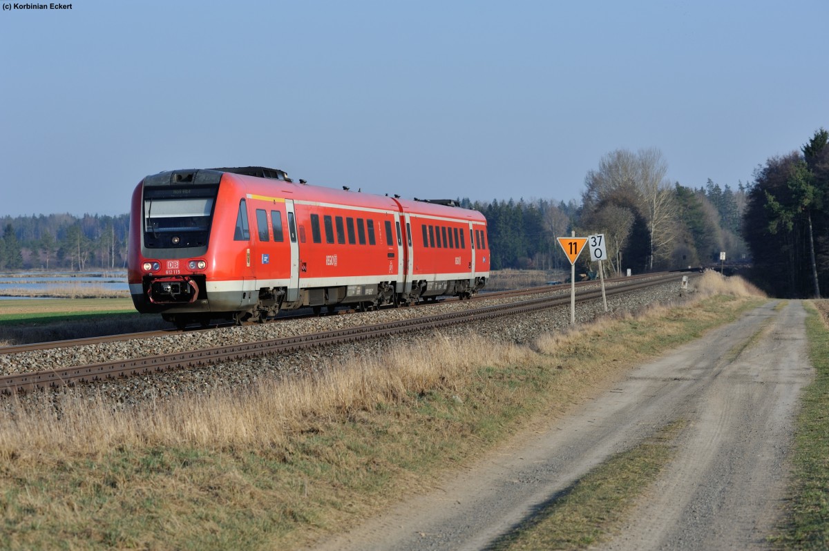612 115 mit dem RE 3690 von Regensburg nach Hof Hbf bei Oberteich, 14.03.2014