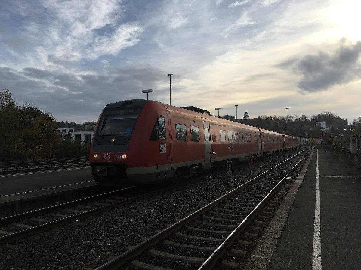 612 122 + 612 127 als Ire nach Stuttgart hbf am 28.10.17 bei der Einfahrt in Sigmaringen