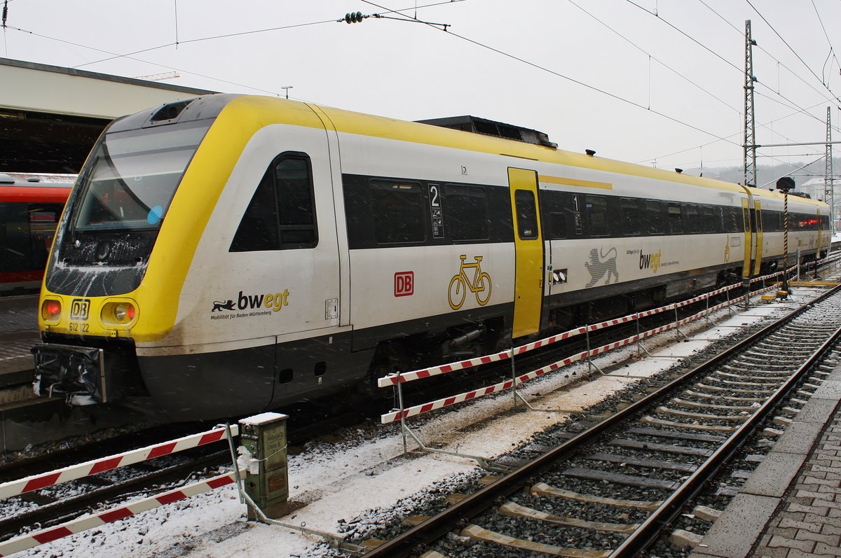 612 122-2 steht am 5.1.2019 als RE22311 von Villingen(Schwarzw) im Ulmer Hauptbahnhof.