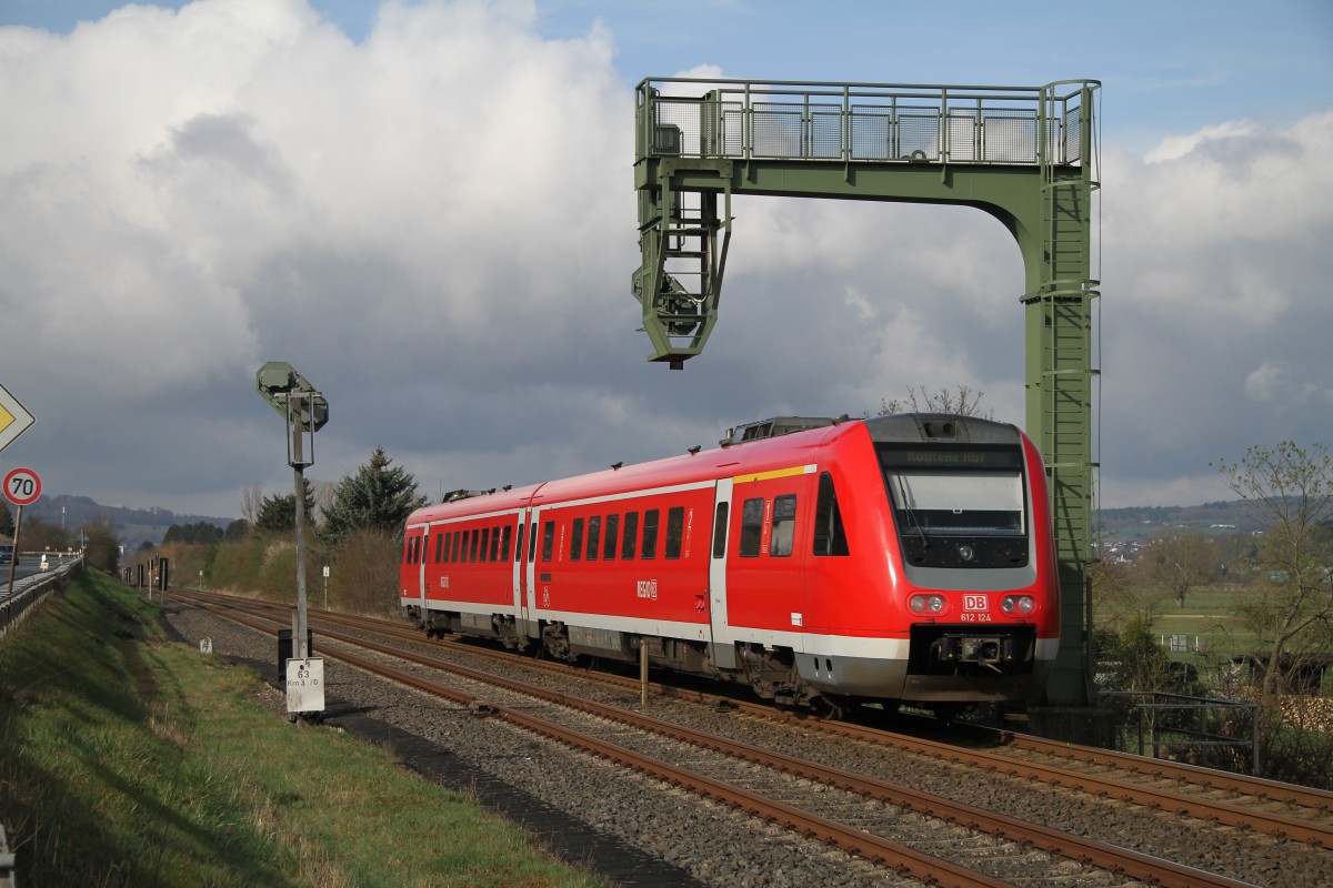 612 124 fährt bei Wetzlar am 23.03.14 seinem Ziel Koblenz Hbf entgegen. 