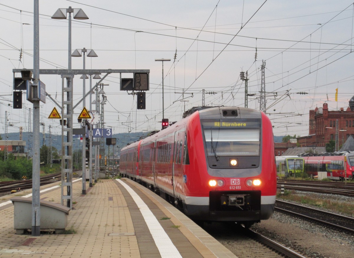 612 151 und ein weiterer 612er durchfahren am 12.September 2015 als RE nach Nürnberg Hbf den Bahnhof Bamberg.