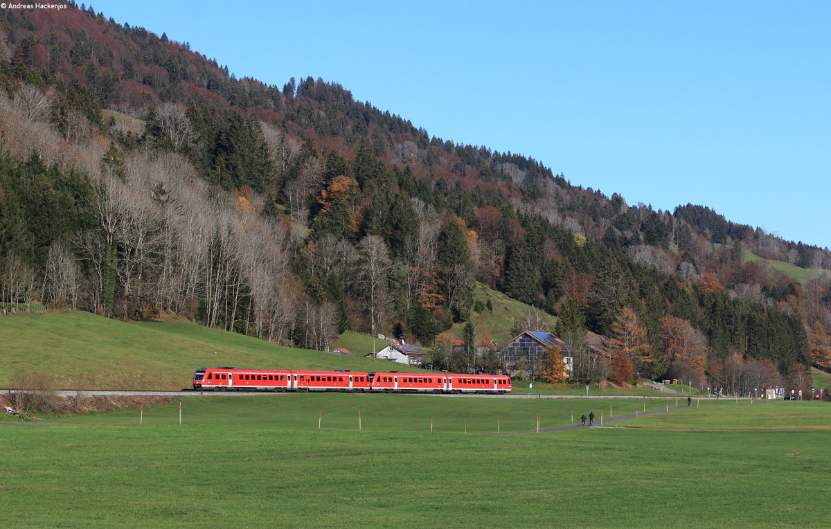 612 152-8 und 612 085-0 als RE 3288 (Augsburg Hbf-Lindau Hbf) bei Wiedemannsdorf 7.11.20