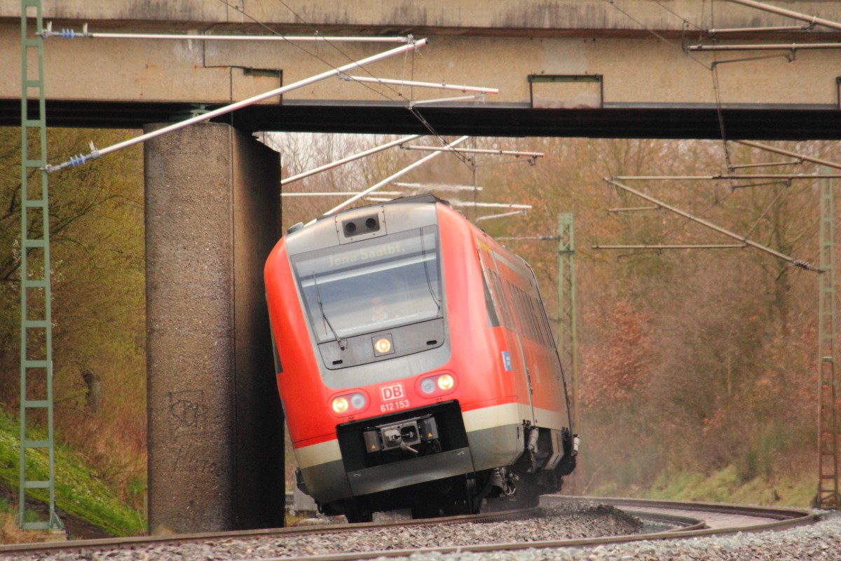 612 153 DB Regio bei Redwitz am 07.04.2012.