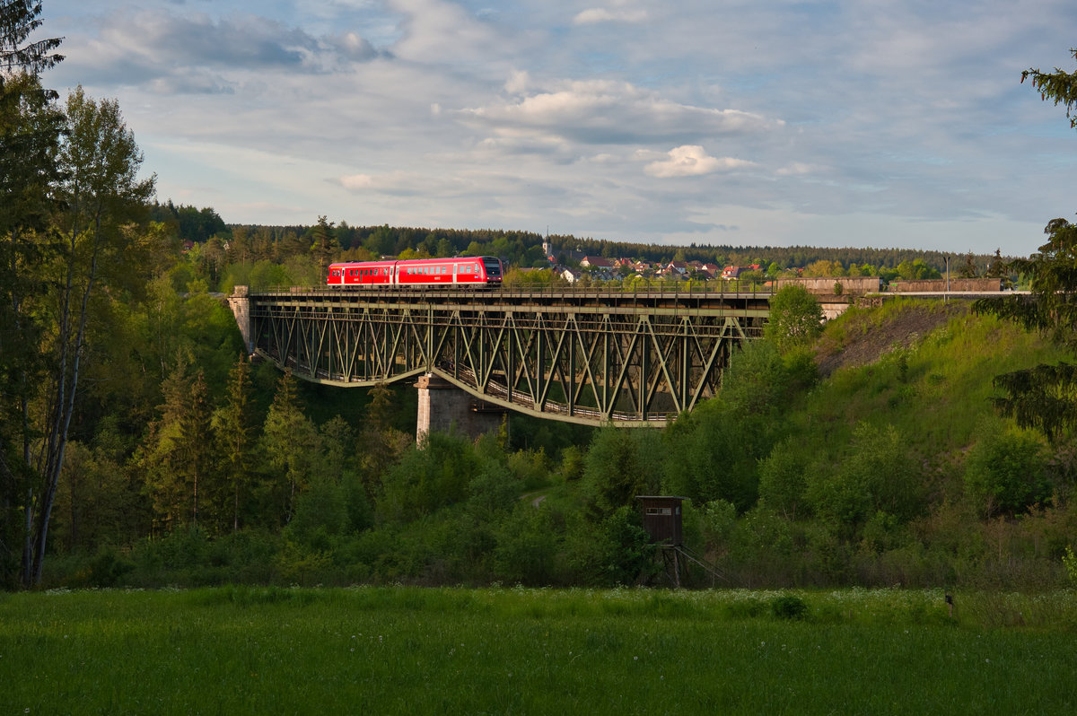 612 165 als RE 3436 (Hof Hbf - Nürnberg Hbf) beim Fichtelnaabviadukt in Neusorg, 30.05.2019
