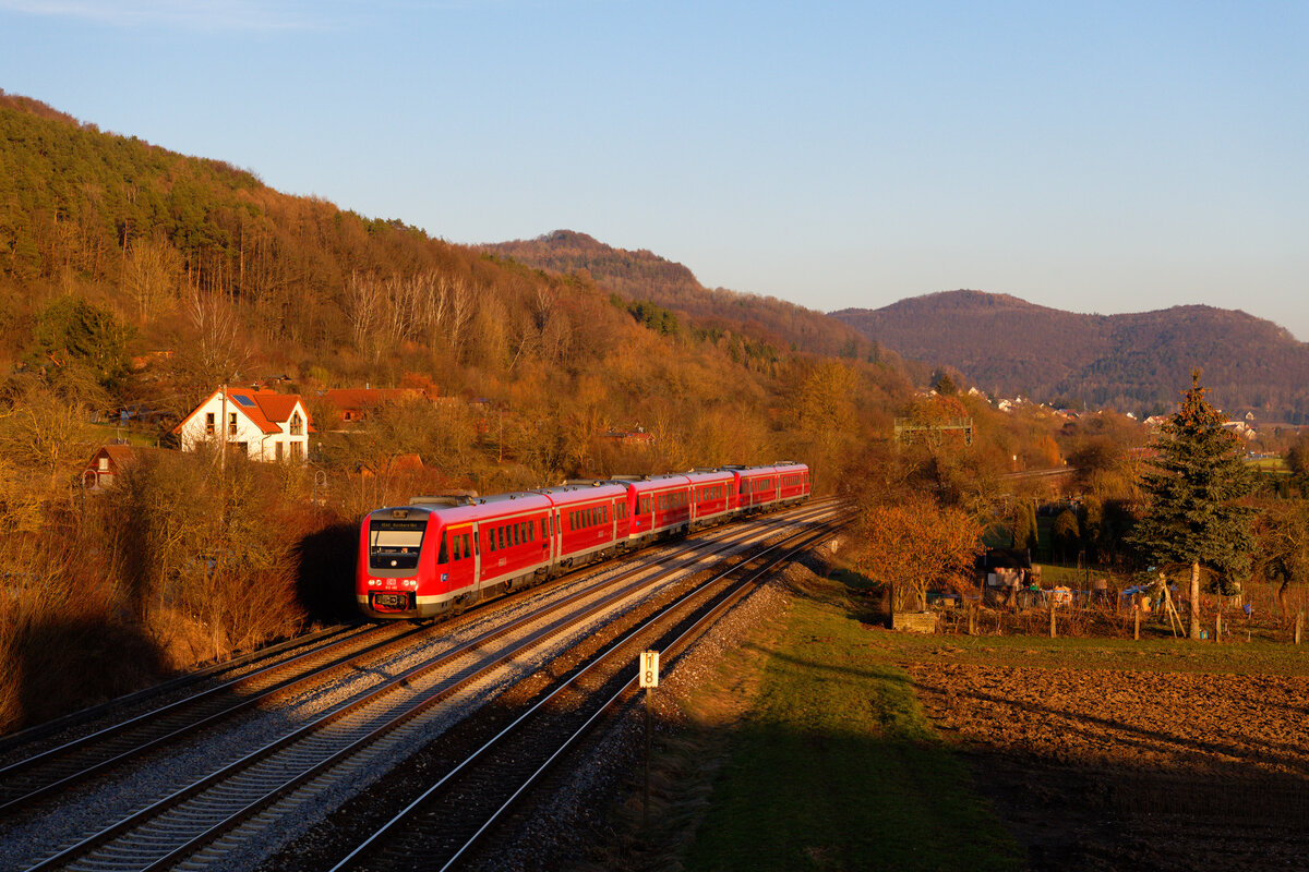 612 492 DB Regio als RE 3562/3022 (Regensburg Hbf / Neustadt (Waldnaab) - Nürnberg Hbf) kurz vor Hersbruck r. d. Pegnitz, 21.02.2021 
