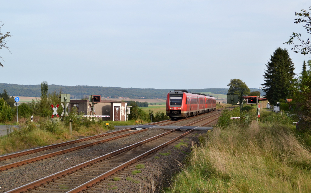 612 514 mit RE 3612 Halle(Saale) Hbf -  Hannover Hbf am 28.09.2014 bei Klein Elbe. 