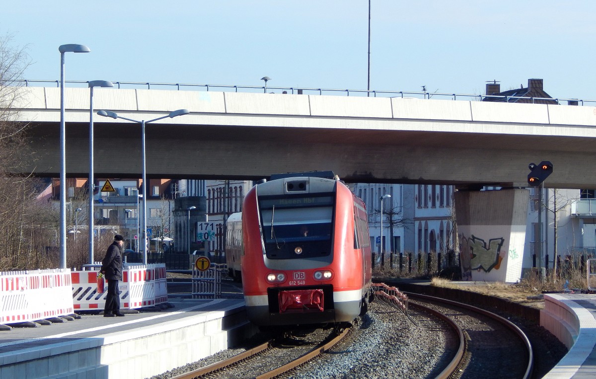 612 549 kam am 13.2 als RE17 in Fröndenberg eingefahren. Nach kurzem Halt geht es weiter nach Hagen.

Fröndenberg 13.02.2016