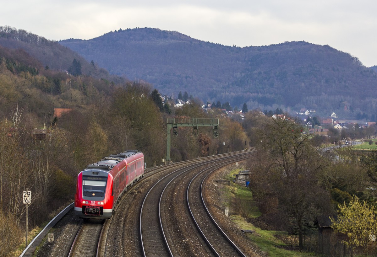 612 562 und ein weiterer Triebzug als RE nach Nürnberg Hbf bei Hersbruck (19.01.2014)