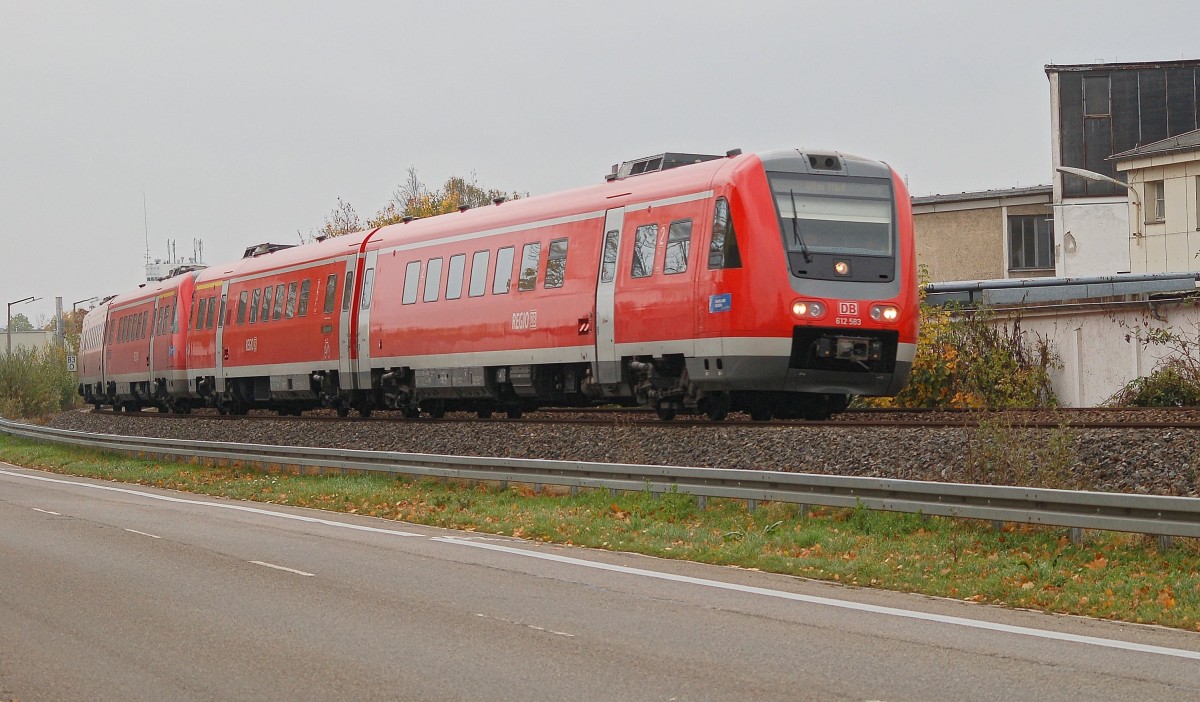 612 583 & ein weiterer 612 als RE, Kempten(Allgäu) Hbf - Ulm Hbf, in Neu-Ulm Finninger Straße. Oktober 2015