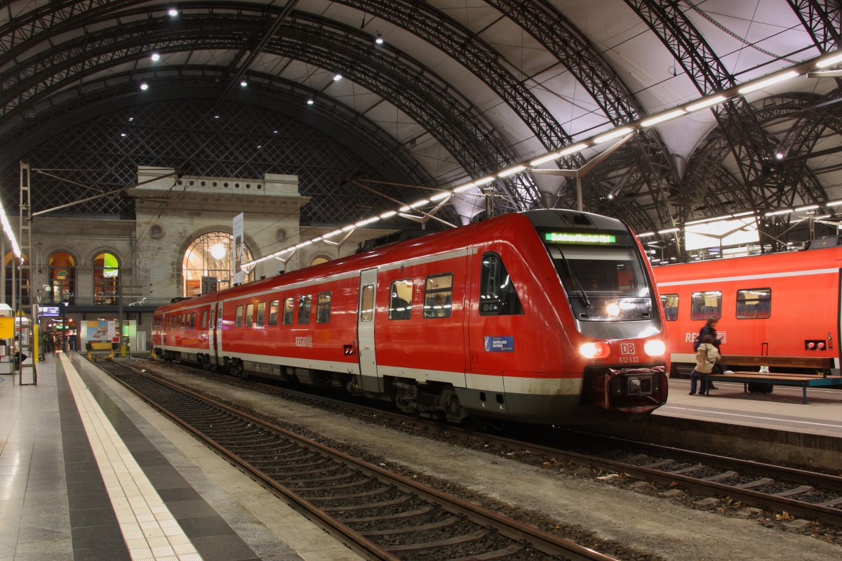 612 632 als RE 3794 nach Zwickau auf Gleis 12 in Dresden Hbf. Fotografiert am 22.11.2013. 