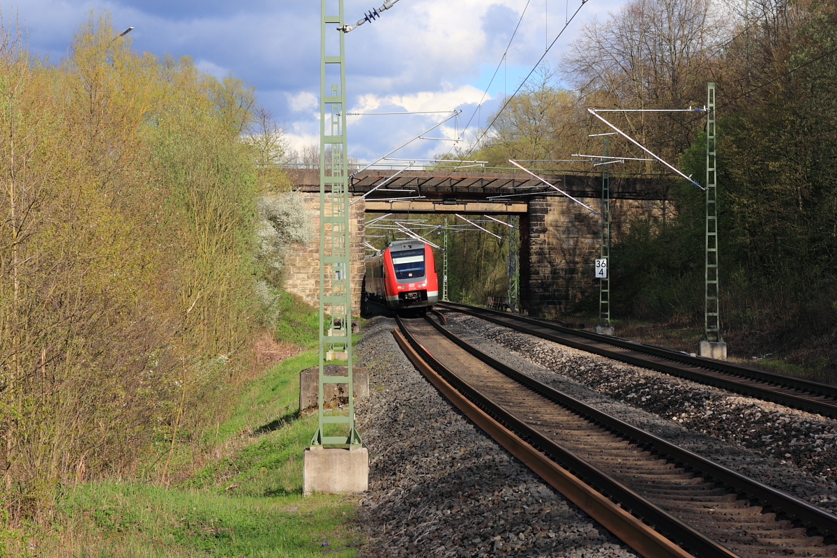612 640 DB Regio in Michelau/ Oberfranken am 15.04.2016. (Bild entstand vom Ende des Bahnsteigs)