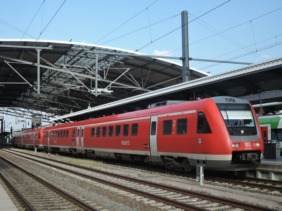 612 645 wartet am 20.04.2022 um 16:31 Uhr in Erfurt HBF auf die Abfahrt nach Würzburg. 