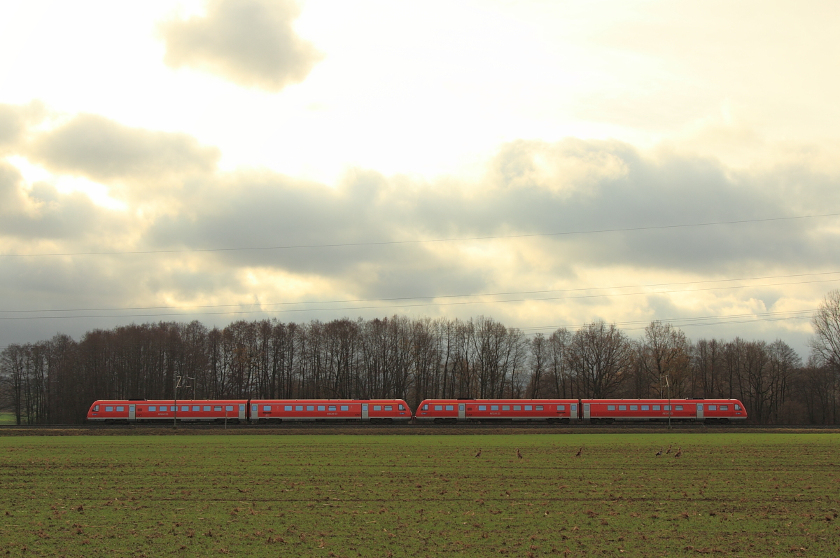 612 666 und 612 485 DB Regio bei Gruben am 21.11.2015.