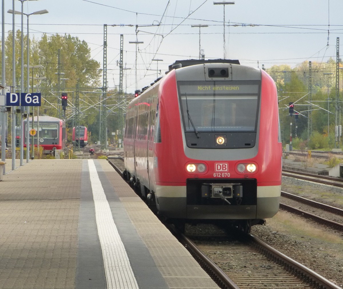 612 670 fährt hier am 12.10.2013 in die Abstellung vom Hofer Hbf.
Der Triebzug kam zuvor als IRE aus Nürnberg.