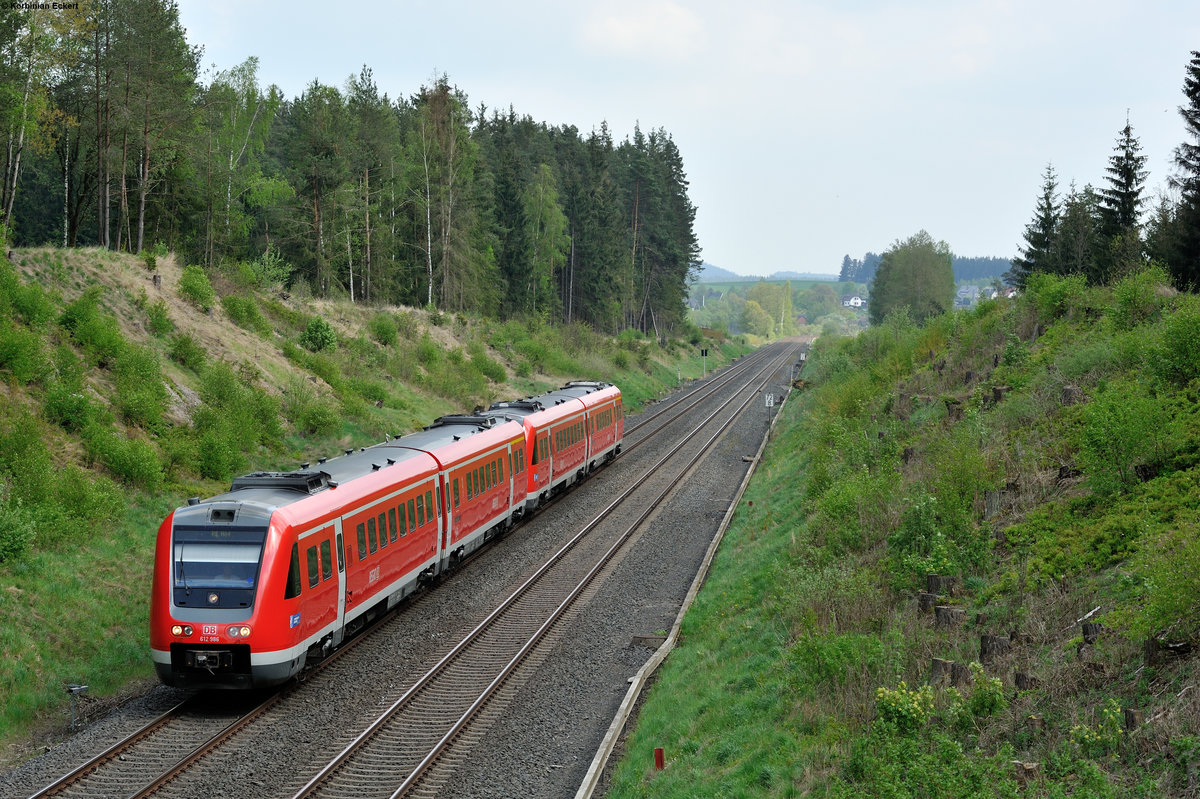 612 986 mit dem RE3429 von Nürnberg nach Hof Hbf bei Marktleuthen, 13.05.2016