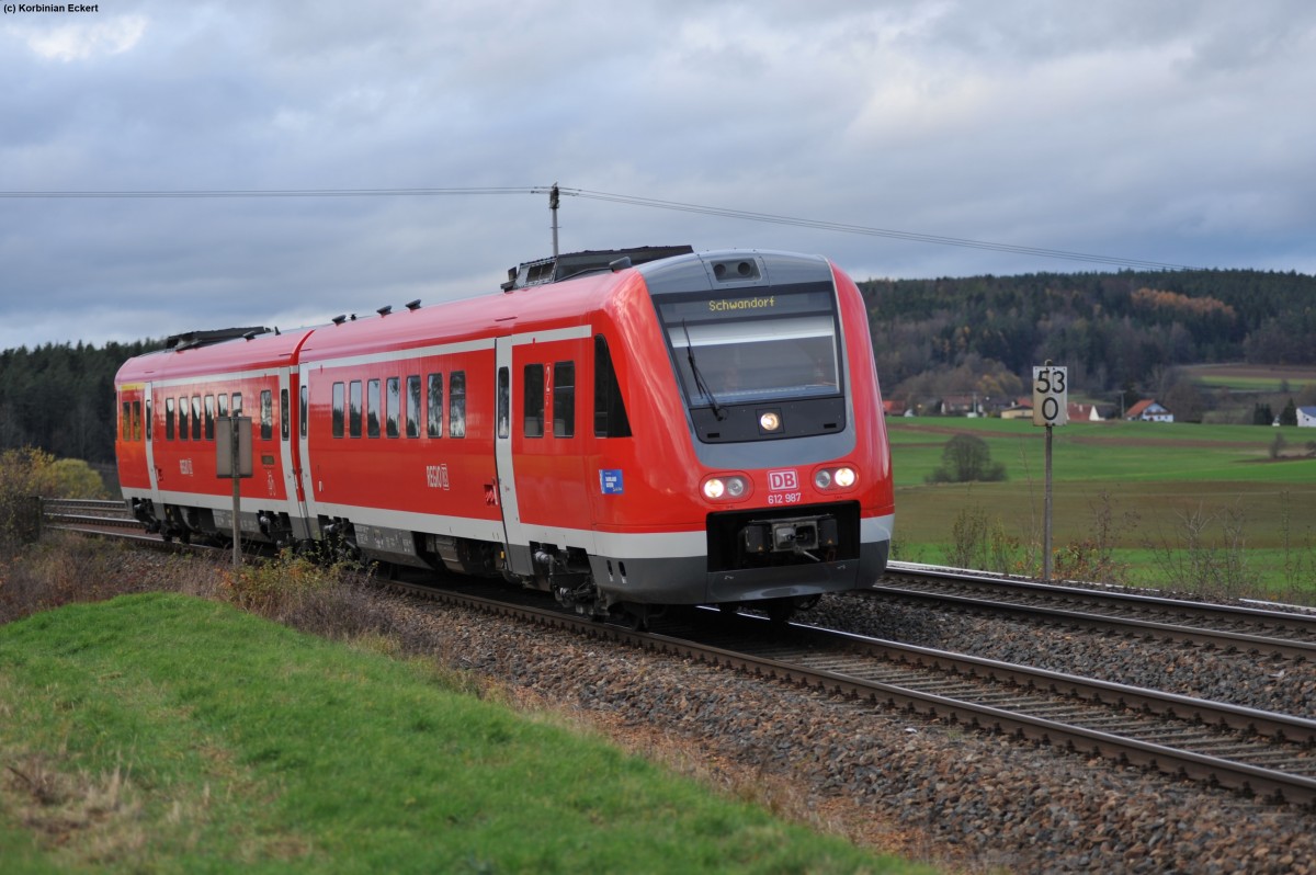 612 987 mit dem RE 3564 nach Schwandorf kurz vor Sulzbach-Rosenberg, 07.11.2013