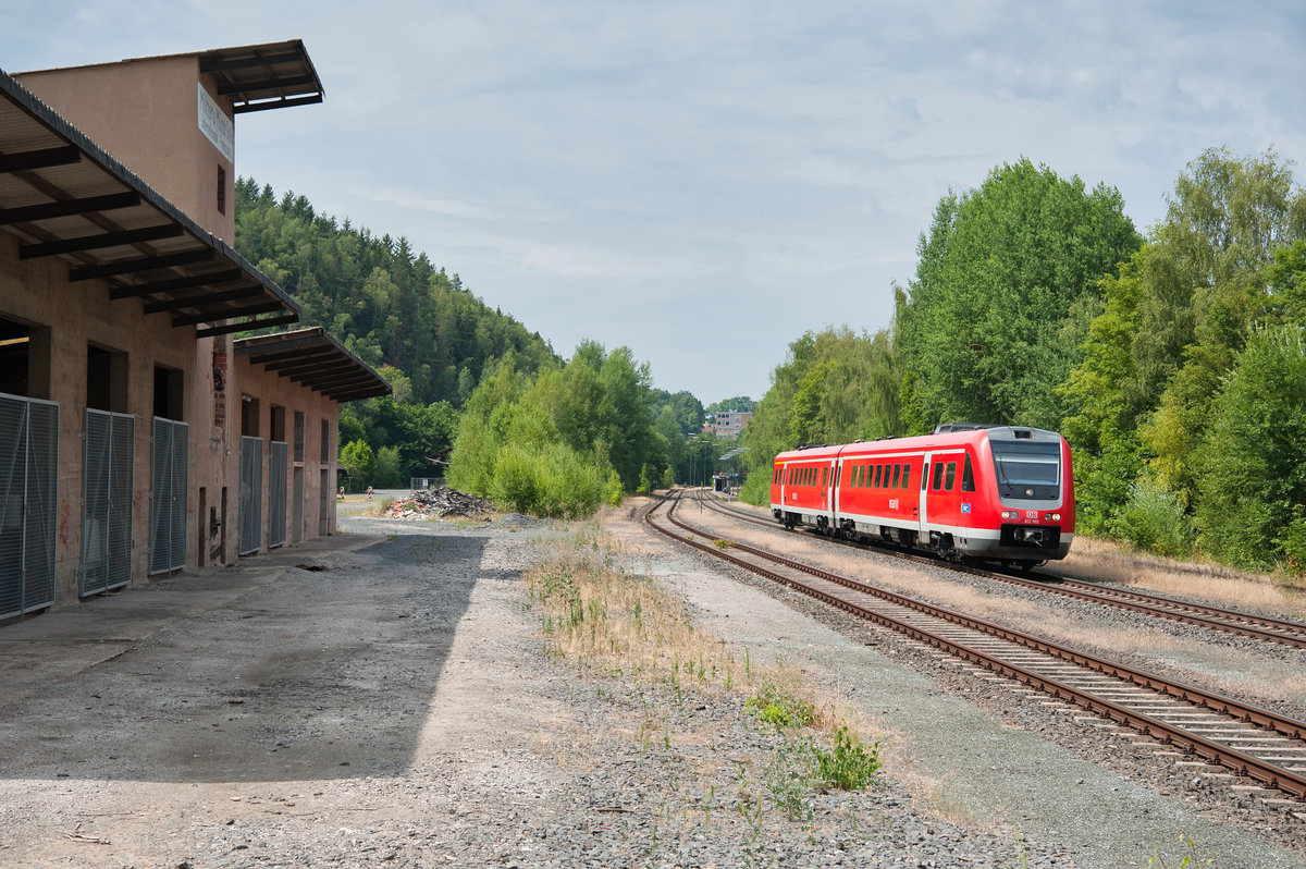 612 992 als RE 5285 (Nürnberg Hbf - Cheb) bei der Durchfahrt in Arzberg, 27.07.2019