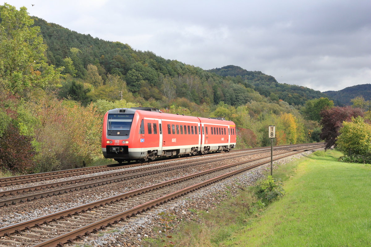 612 992 mit weiterem Bruderfahrzeug als RE nach Nürnberg am 10.10.2019 bei Hersbruck. 