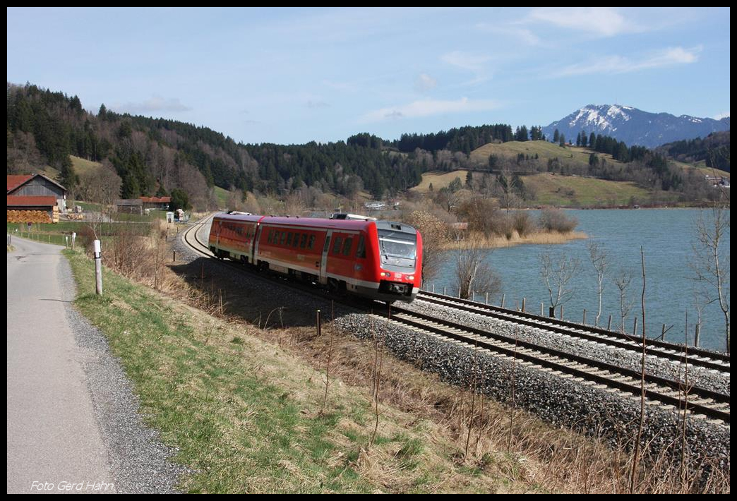 612 als RE 3288 bei Bühl am Alpsee am 20.3.2017 um 13.49 Uhr n ach Lindau.