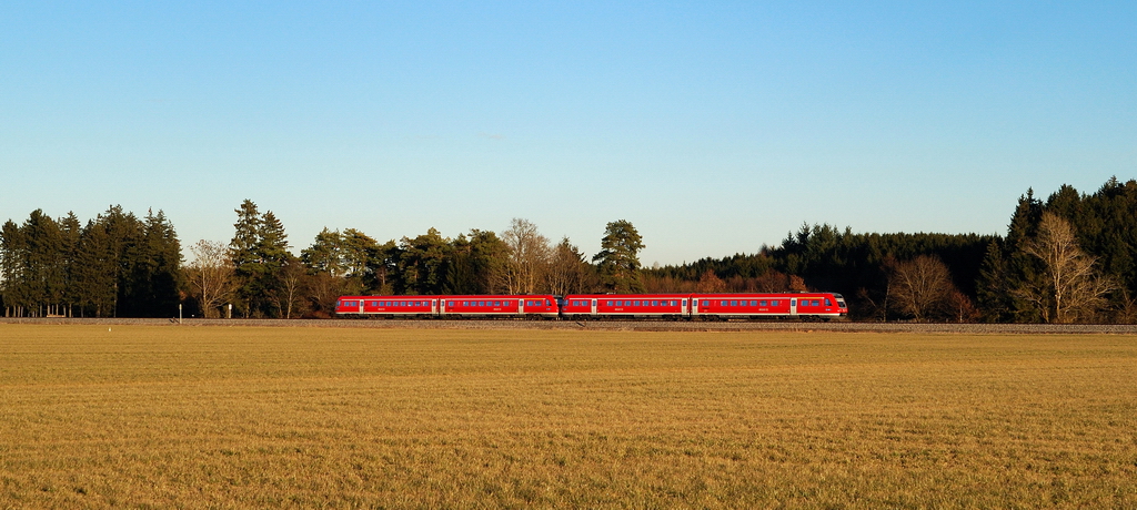 612 xxx mit RE 3166 bei Rieden (07.01.2014)