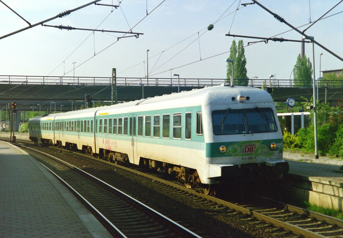 614 068 als RB 34680 (Soltau–Harburg) am 09.05.2002 in Hamburg-Harburg