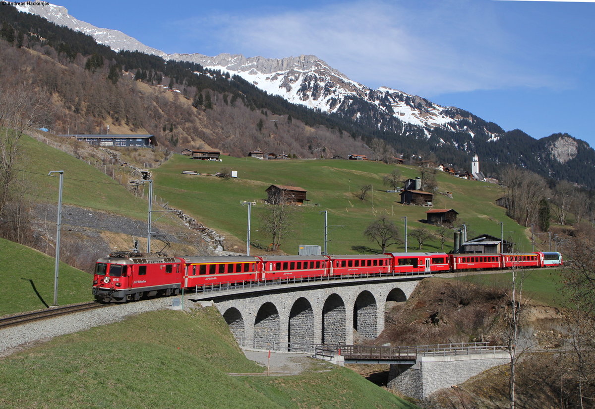 614 mit dem RE 1350 (St.Moritz-Landquart) bei Saas 31.3.19