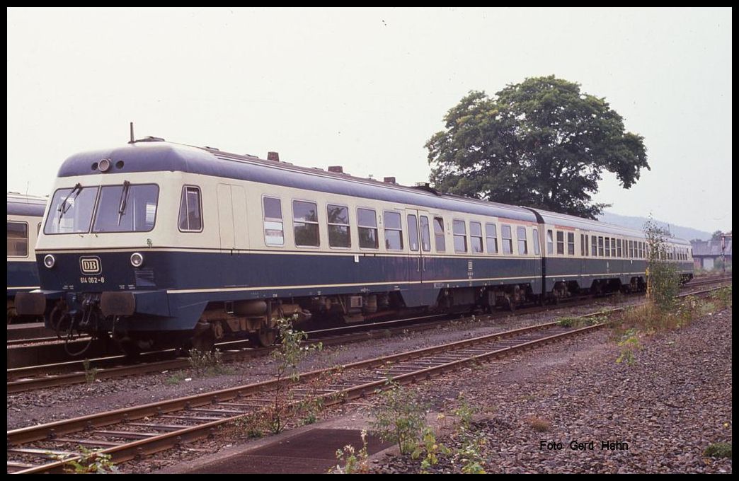 614062 am 10.9.1989 um 17.10 Uhr im Bahnhof Ottbergen.