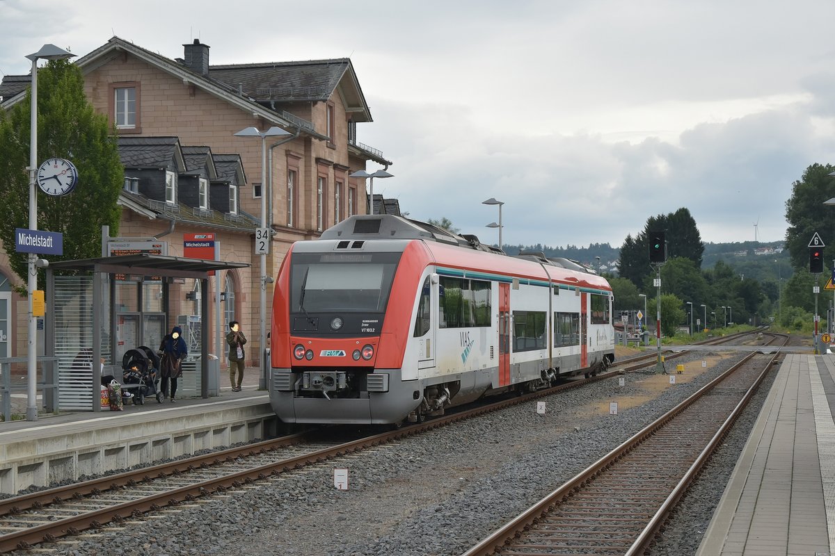 615 103/603 im Bahnhof Michelstadt auf seinem Weg nach Eberbach am Neckar.2.7.2017