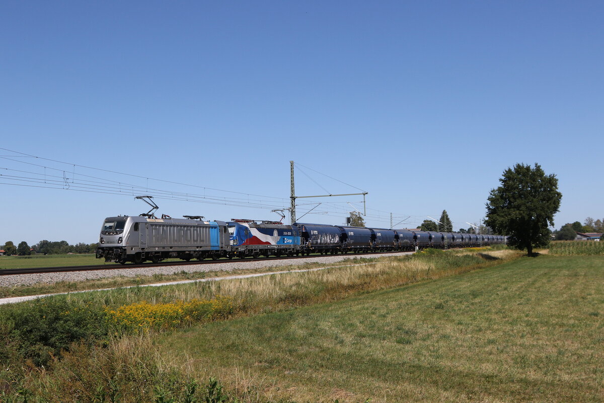 6187 341 von  Railpool  und 7383 009 von  CD Cargo   waren am 13. August 2026 bei �bersee am Chiemsee auf dem Weg nach M�nchen.