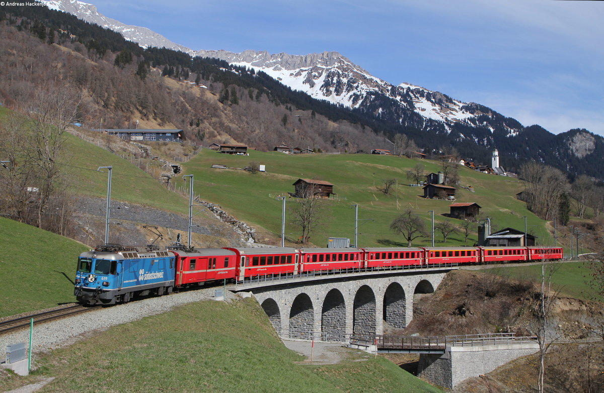 619 mit dem RE 1348 (Samedan-Disentis/Mustér) bei Saas 31.3.19