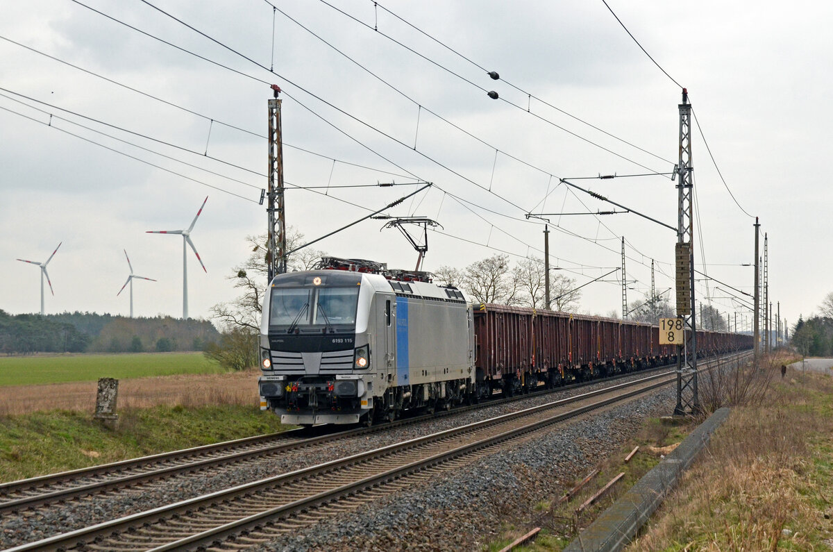 6193 115 der Railpool führte am 03.03.24 für die Ost-West Logistics Poland einen Schwenkdachwagenzug durch Wittenberg-Labetz Richtung Dessau.