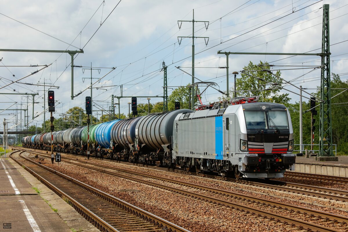 6193 119 Railpool mit Kesselzug in Berlin Sch�nefeld Flughafen, August 2023.