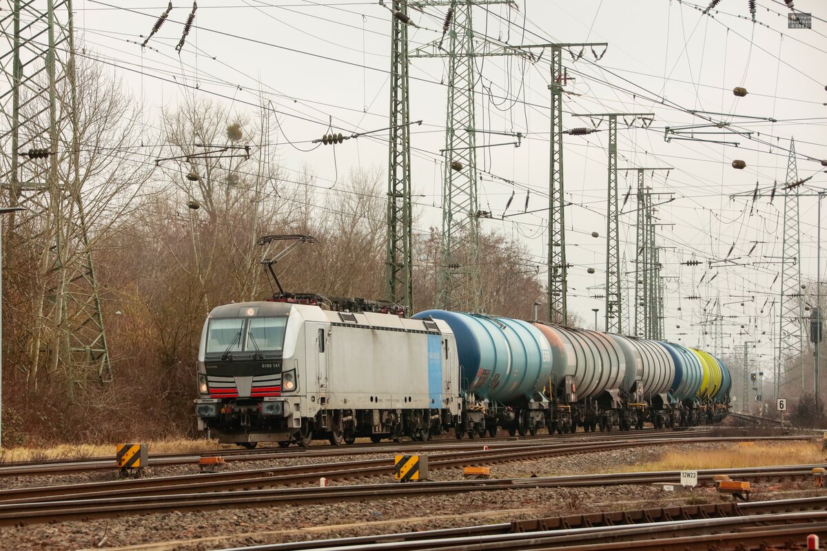 6193 141 Railpool mit Kesselzug in Köln Gremberg, Februar 2025.