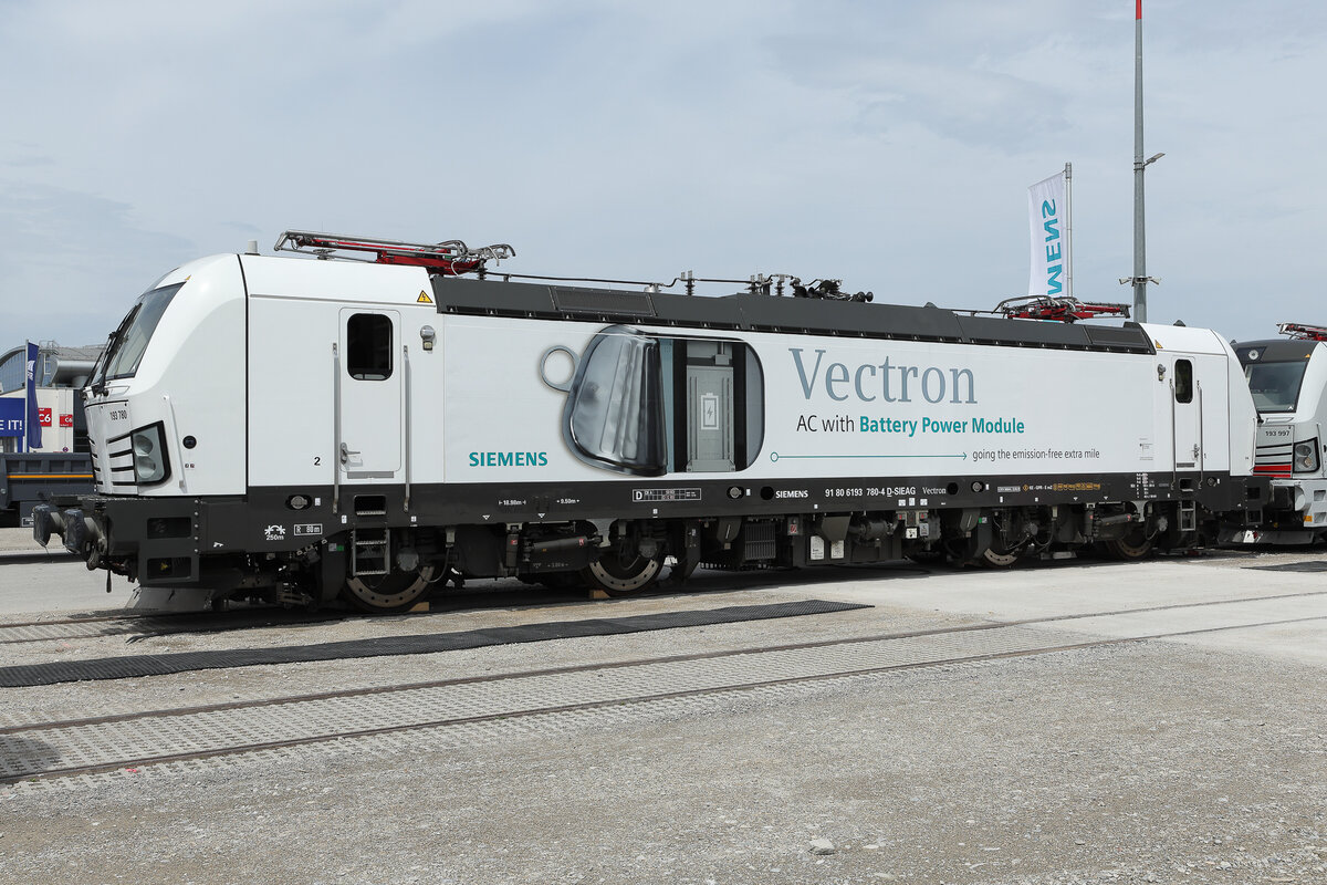 6193 780 auf der  transport logistic 2025  in München am 4.6.25 recht fotogen ausgestellt..