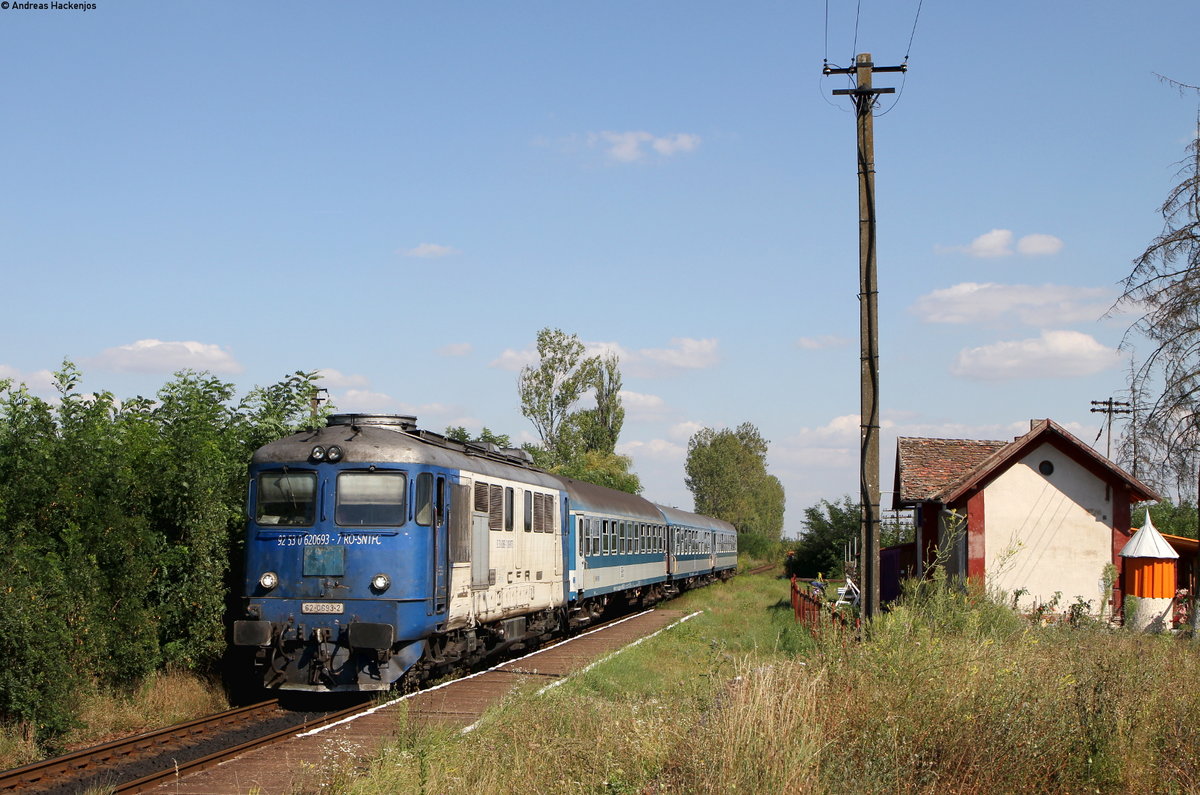 62 0693-2 mit dem R 6823 (Satu Mare-Debrecen) in Domanesti 1.9.16