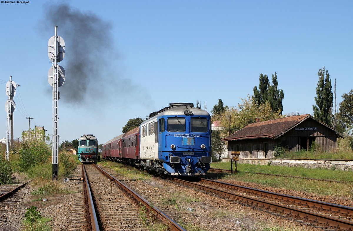 62 0741-4 mit dem R 11400 (Valea lui Mihai-Oradea) sowie 60 1372-1 und 60 1345-2 mit einem Getreidezug in Sacueni Bihor 31.8.16