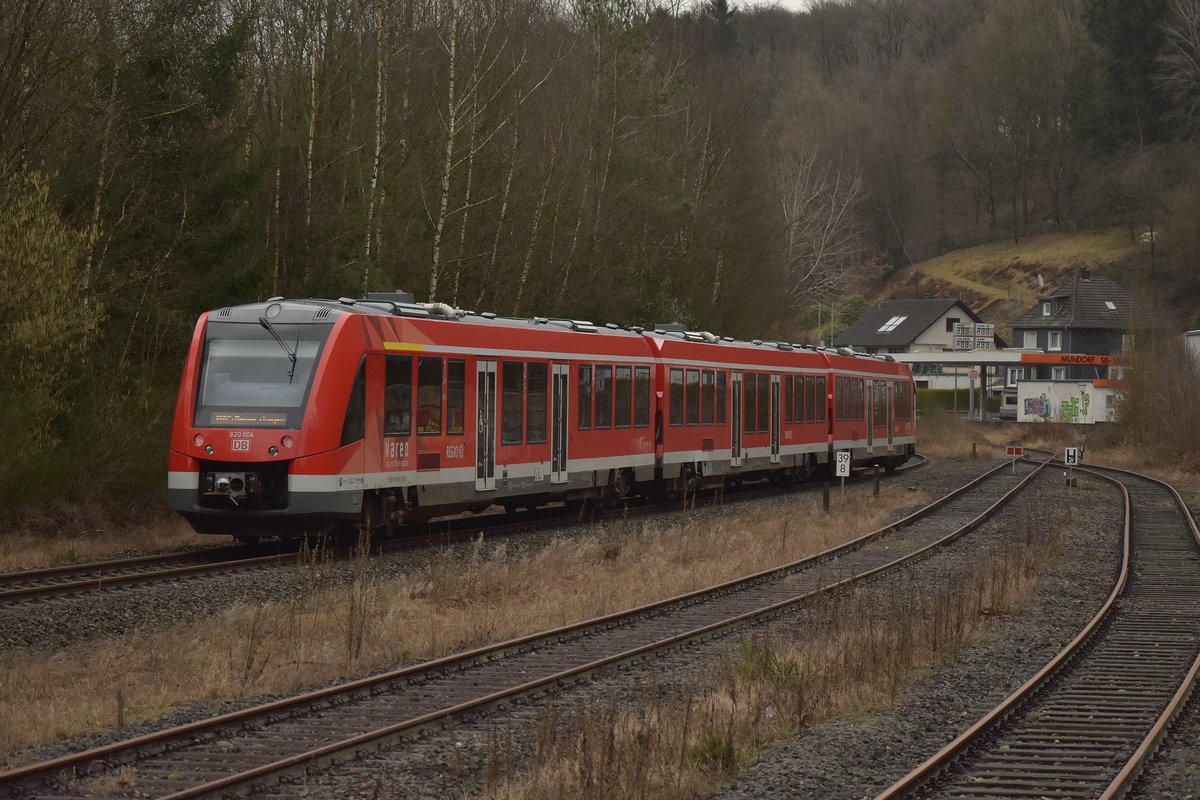 620 004 am Trennungsbahnhof Osberghausen, wo die Wiehltalbahn von der Aggertalbahn abzweigt. 1.3.2017