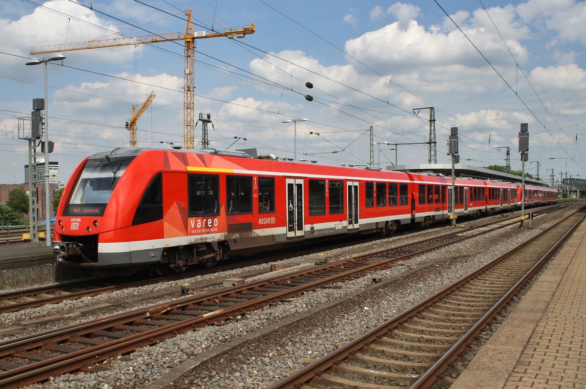 620 006-6 fährt am 3.7.2017 als RB24 (RB11433)  Eifel-Bahn  nach Gerolstein zusammen mit 620 507-3 als RB24 (RB11433)  Eifel-Bahn  nach Kall aus Köln Messe/Deutz aus.