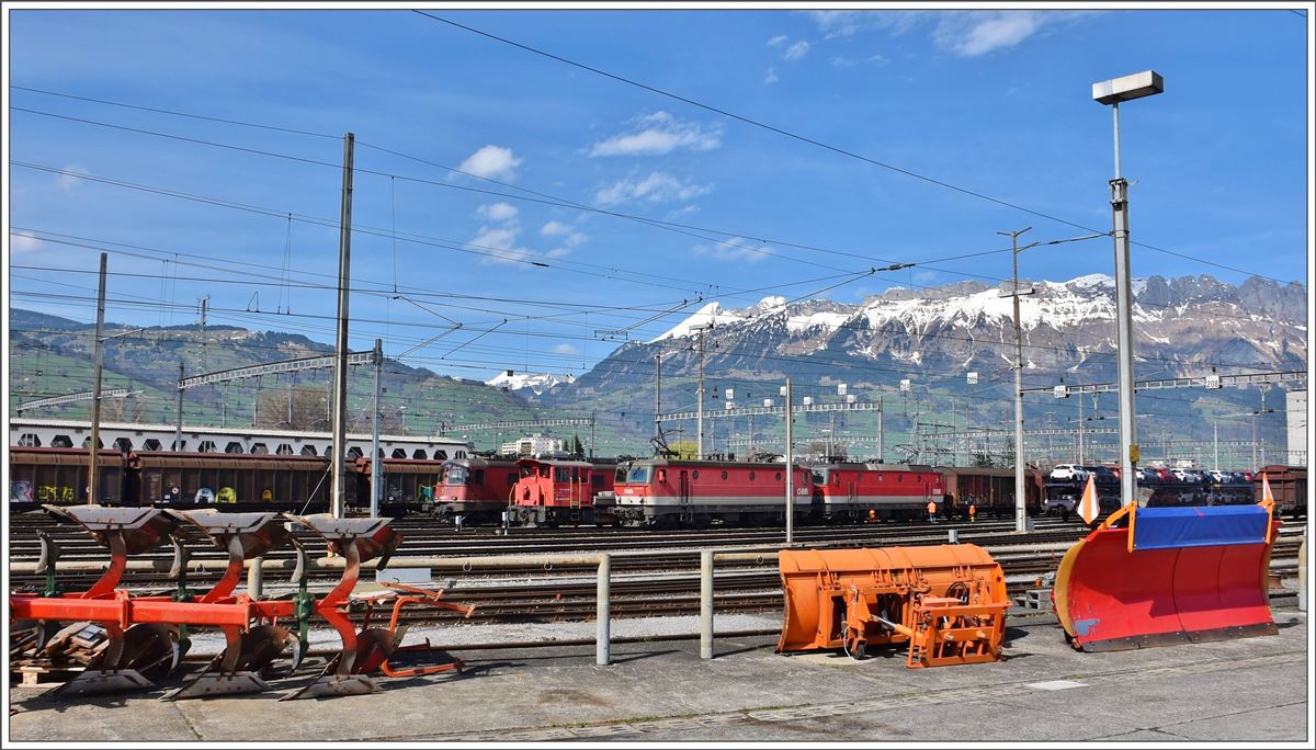 620 006-7, 232 047-1. 1144 009-8 und 1144 102-1 in Buchs SG. (23.03.2017)