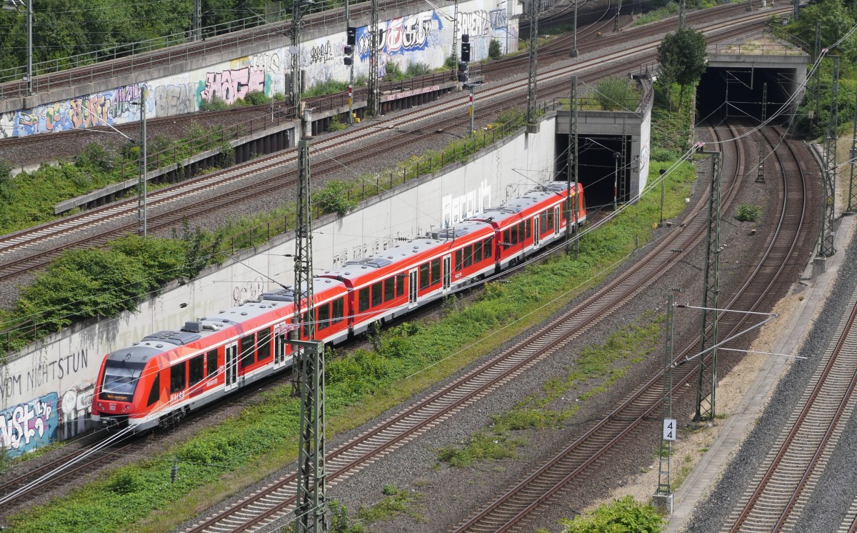 620 007 ist von einer Probefahrt auf der KBS 495 zurück und fährt ins BW Köln Deutzerfeld ein (6.8.14).