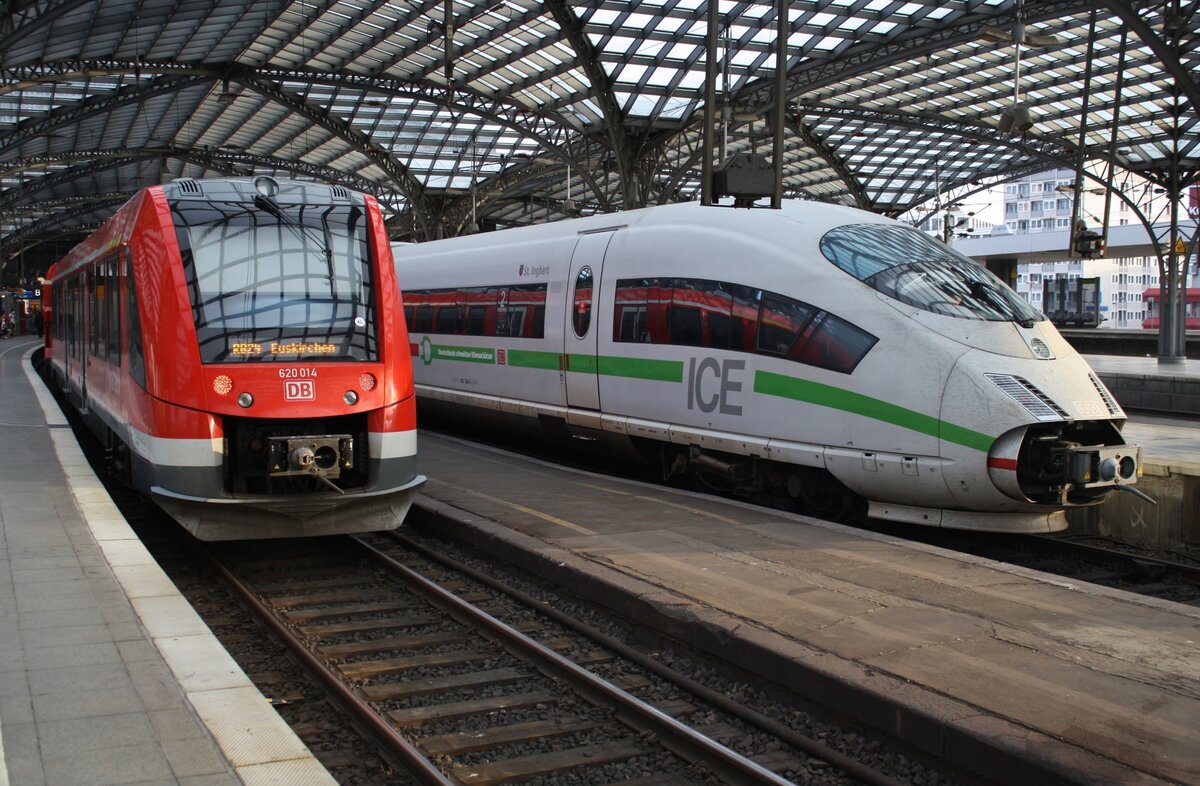 620 014-0 trifft am Morgen des 21.06.2021 als RB24 (RB10409)  Eifel-Bahn  nach Kall im Kölner Hauptbahnhof auf 403 558-0  St. Ingbert  als ICE101 von Dortmund Hauptbahnhof nach Basel SBB.