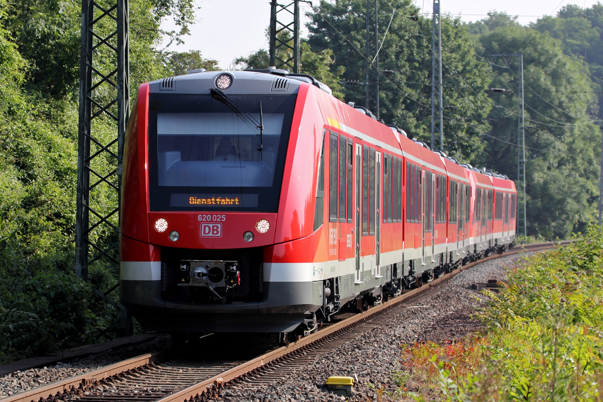 620 025 fuhr auf Dienstfahrt durch Köln-West 2.6.2014
