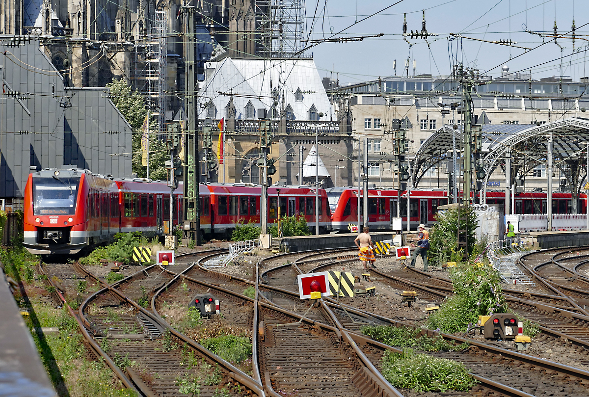 620 035 RE22 nach K-Deutz bei der Ausfahrt aus dem Kölner Hbf - 23.06.2019