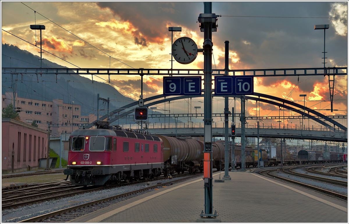 620 056-2 im abendlichen Chur. (02.11.2016)