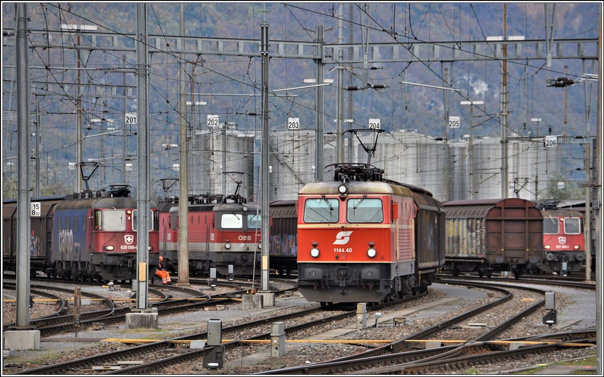 620 059-9, 2x1044er, 1144 040-3 und 421 388-0 in Buchs SG. (07.11.2019)