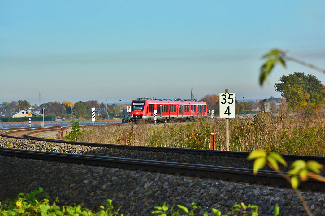 620 508 RB nach Köln entschwindet bei Eu-Wißkirchen - 03.11.2015