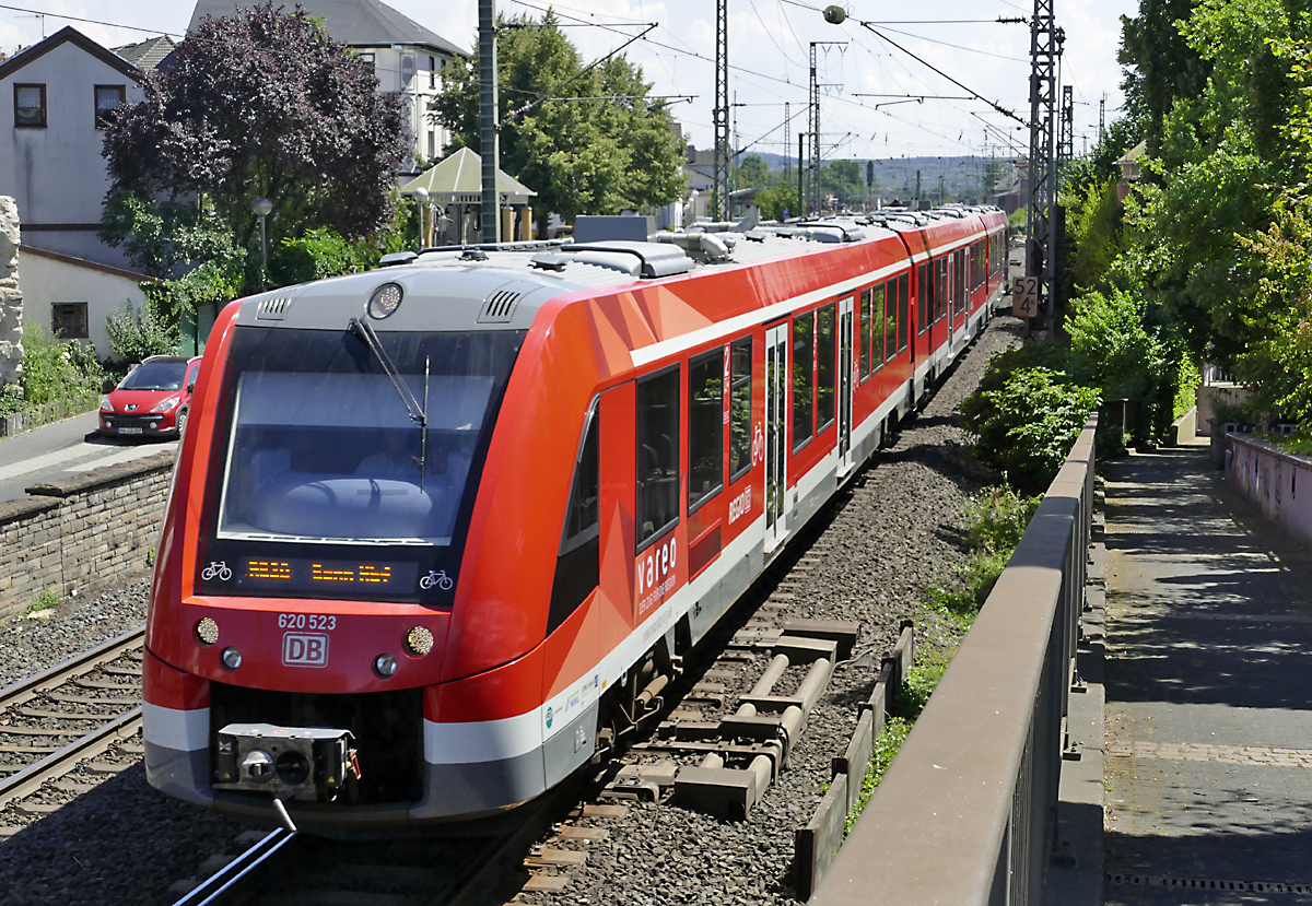 620 523 RB30 nach Bonn Hbf bei der Ausfahrt vom Bf Remagen - 16.07.2018