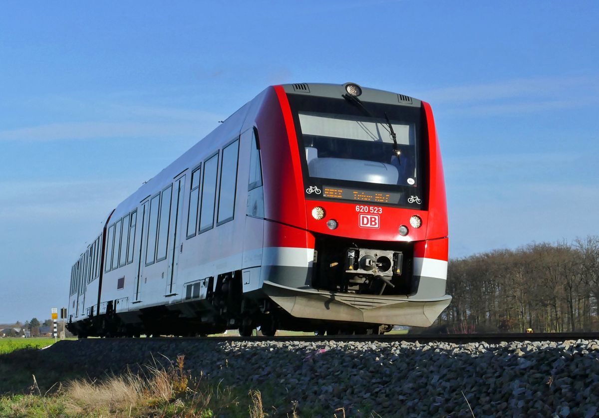 620 523 RE12 nach Trier Hbf. bei Satzvey - 10.12.2019