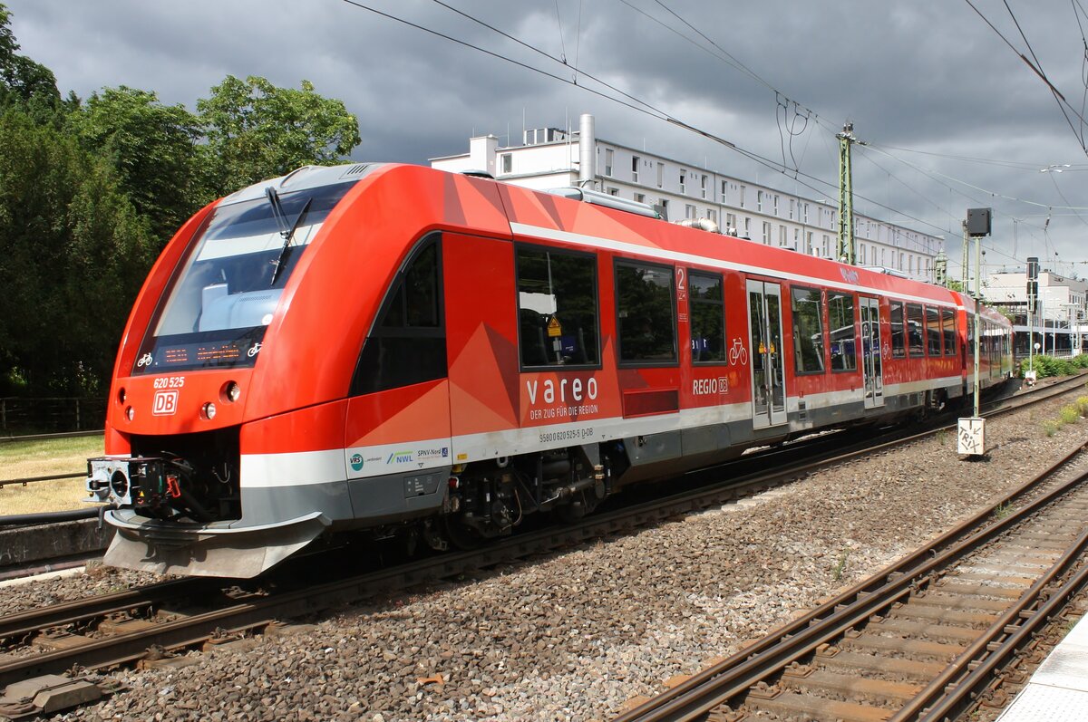 620 525-5 fährt am 21.06.2021 als RB30 (RB10858)  Ahrtalbahn  von Bonn Hauptbahnhof nach Ahrbrück aus dem Startbahnhof aus. 